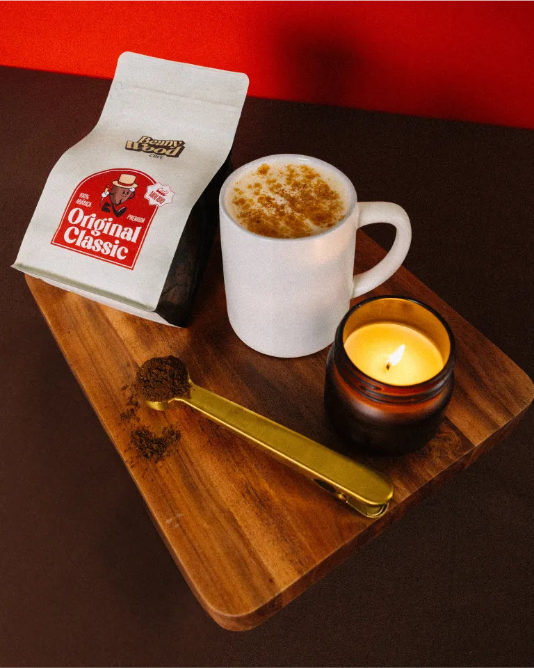 El café de siempre, nuestro blend secreto. Un café intenso y cálido que tanto gusta, para que disfrutes de su sabor excepcional que solo se entiende probándolo. 